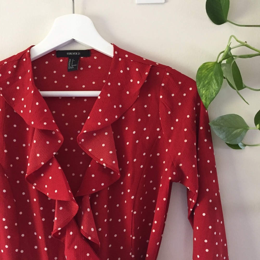 Forever 21 does Réalisation Par red wrap dress